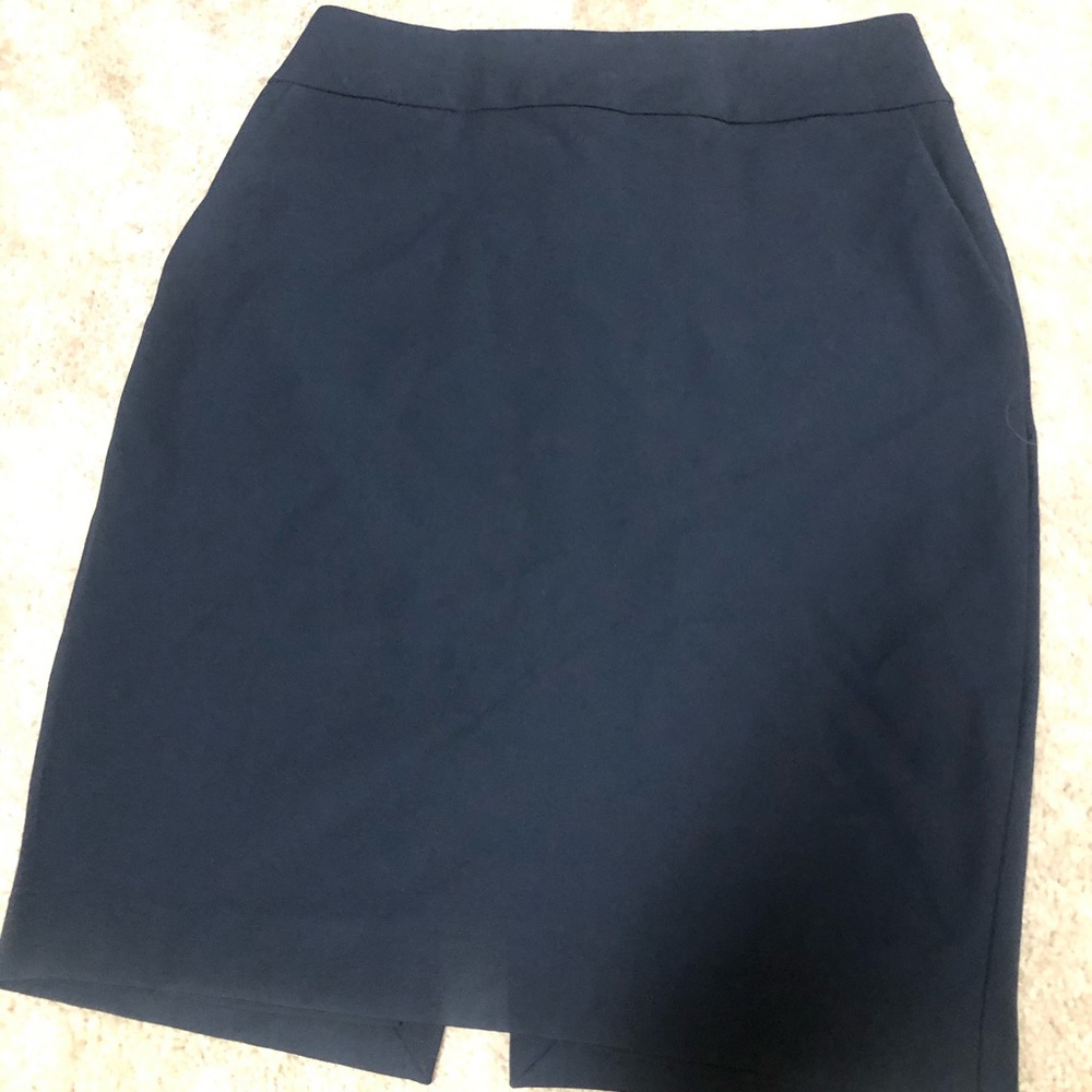 Clean perfect black skirt 👌🏻